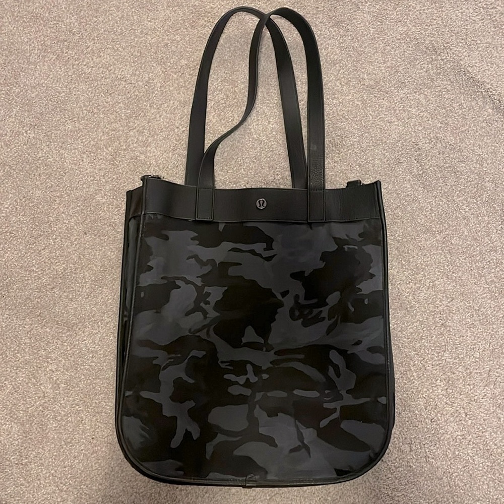 Lululemon gym bag in Camo
